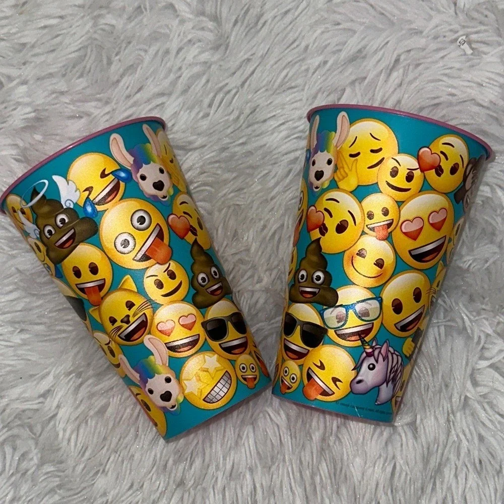Emoji Party Supplies Set 32ct Paper Plates and 4 Reusable Plastic Tumblers